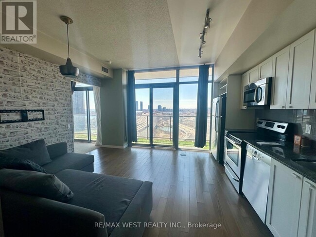 Building Photo - 105 The Queensway