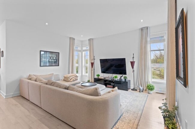 Building Photo - 509 Rue Frédéric-Back