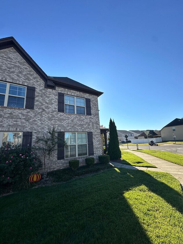 Foto principal - Beautiful 3 Bed 2.5 Bath in Murfreesboro!