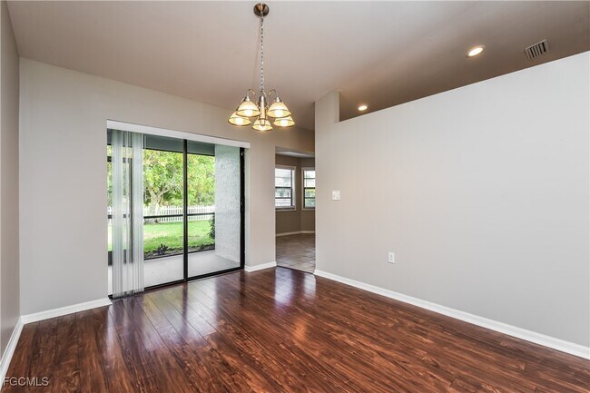 Building Photo - 3304 SW 11th Ct