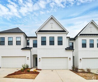 Building Photo - 6029 Mariemont Cir