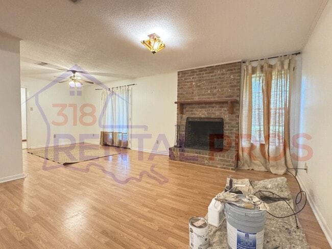 Building Photo - Beautiful Home with Large Backyard