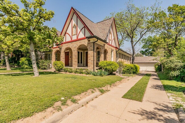 Building Photo - WONDERFUL BERKELEY LOCATION!  Immaculate One Story Craftsman!