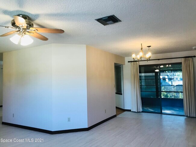 Foto del edificio - 2716 Longwood Blvd