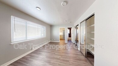 Building Photo - 406 Van Buren Ave