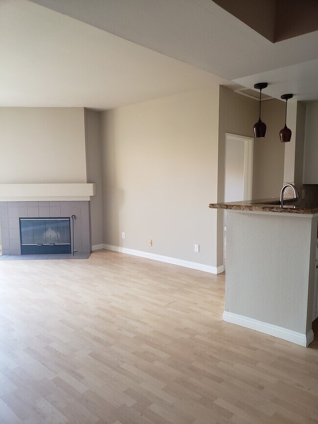 Foto del edificio - Large 2BD/2BA in Mission Valley - Dual Master Suites! - Open Feel - Quiet, Gated, Central Location!