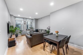 Building Photo - 10 Regent St