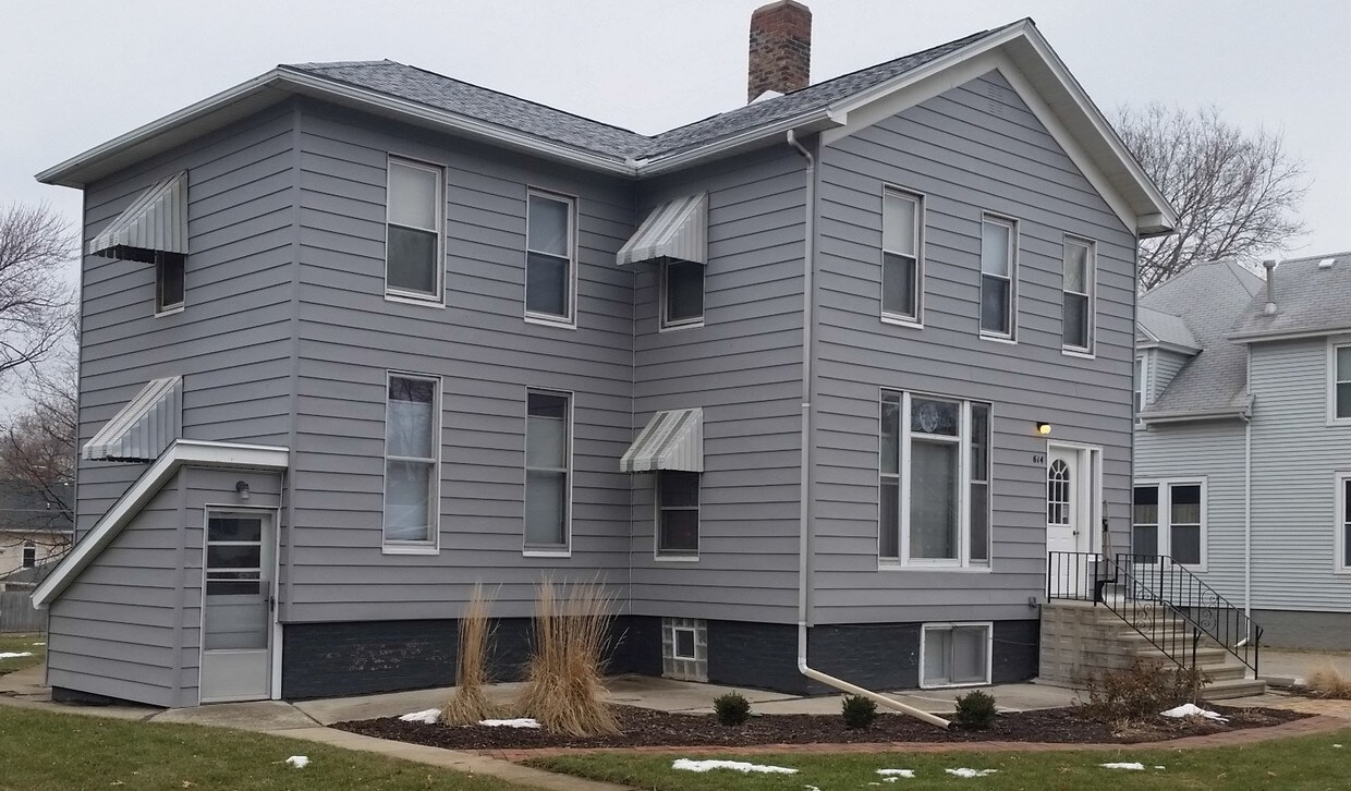 Building Photo - 614 E Walnut St