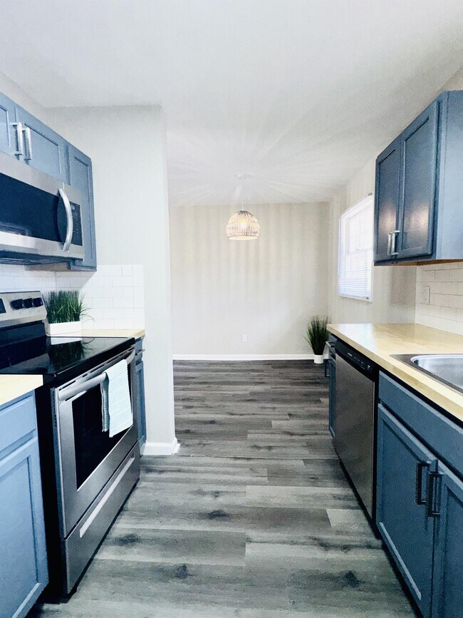 Foto del edificio - 824 Stoneykirk Dr