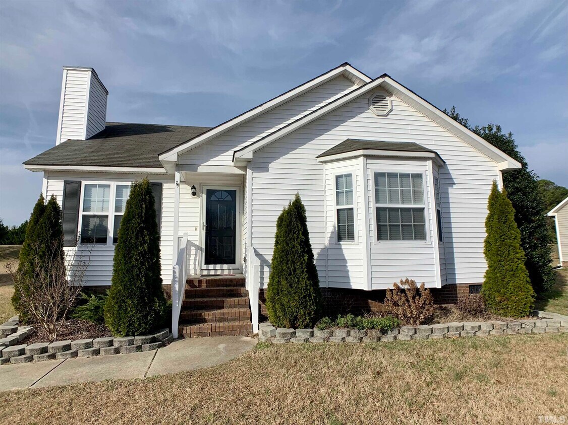 Primary Photo - 106 McKenzie Cir