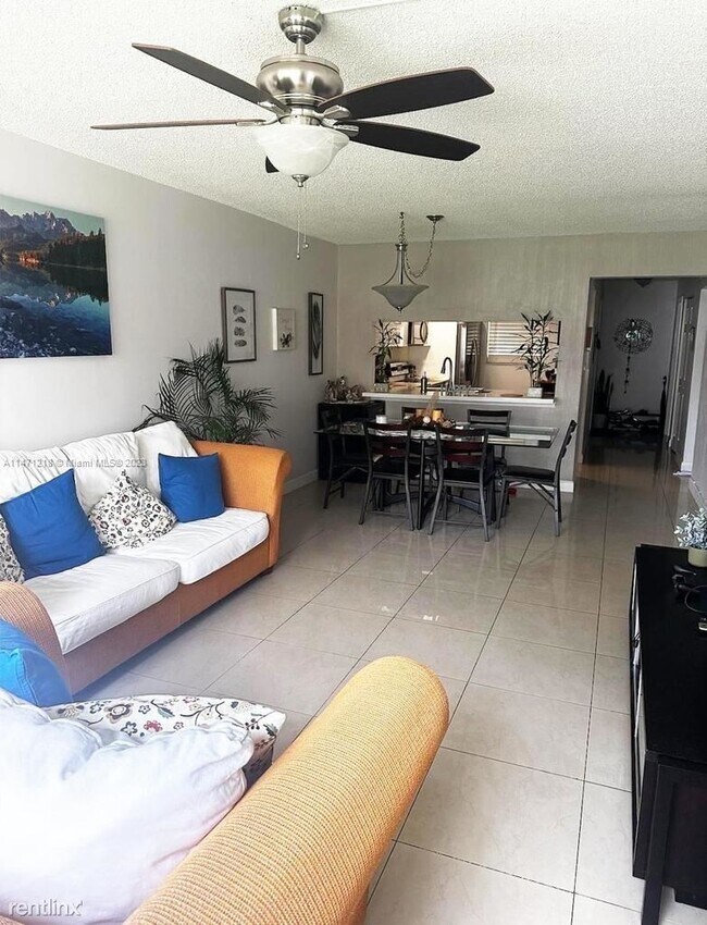 Foto del edificio - 3 br, 2 bath House - 7480 NW 17th St Apt 201