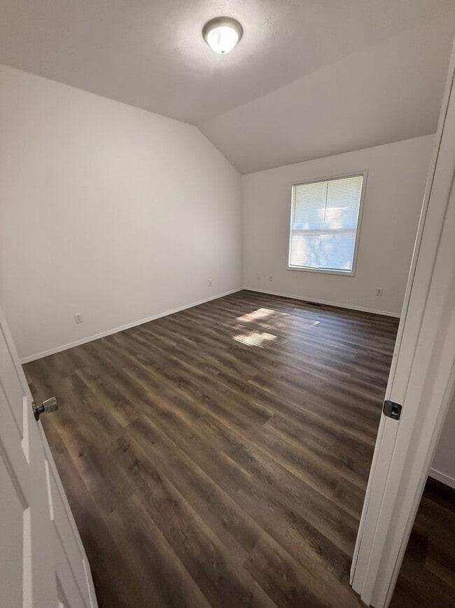 Building Photo - 3 bed 2 bath Duplex in Ozark