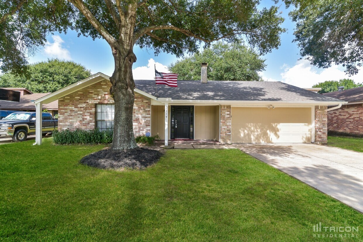 Foto principal - 11519 Perry Road Houston TX