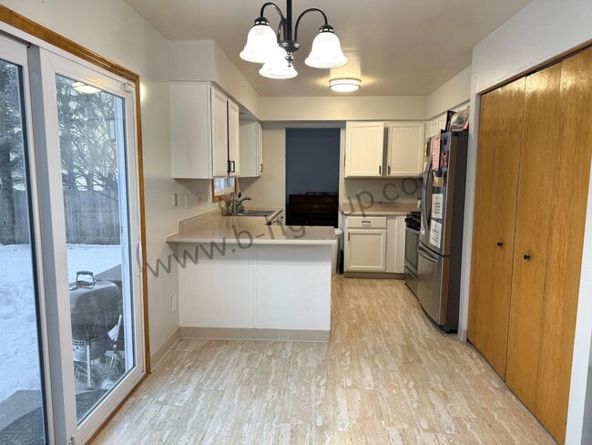 Building Photo - Rare Find!