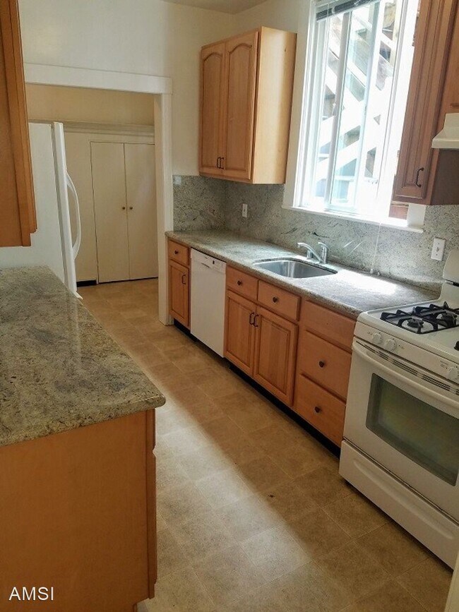 Building Photo - 3 br, 1.5 bath House - 3032 Steiner Street