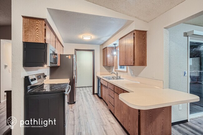 Foto del edificio - 7407 Vandermark Road East