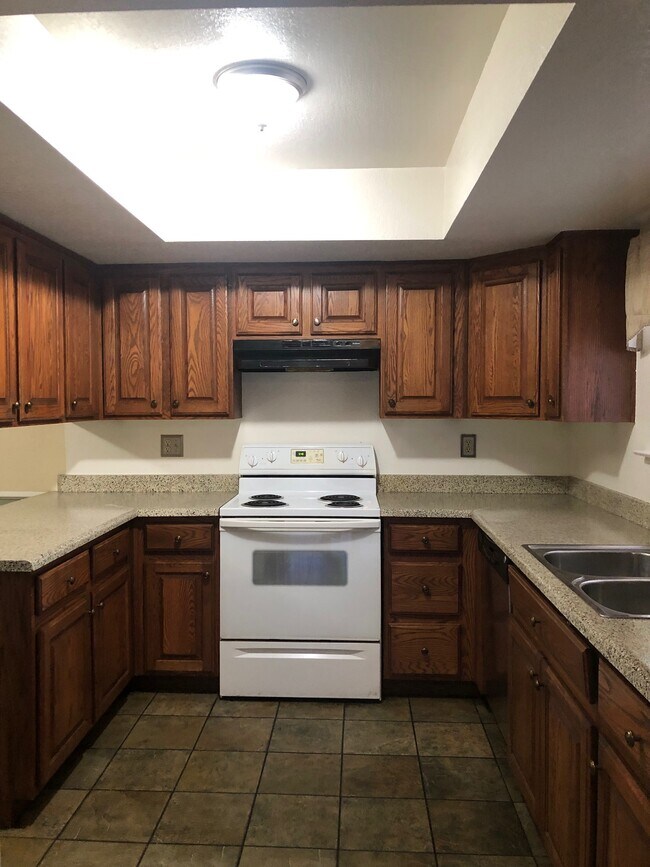 Foto del edificio - 823 Spyglass Ln