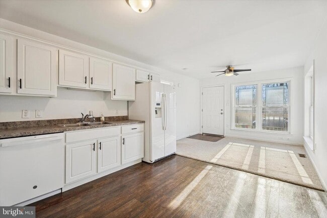 Building Photo - 98 N Bacton Hill Rd