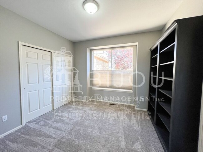 Building Photo - 6613 Dream Weaver Dr