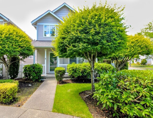 Building Photo - Two Bedroom DuPont Home with AC