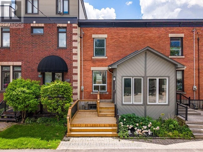Building Photo - 18 Herridge St