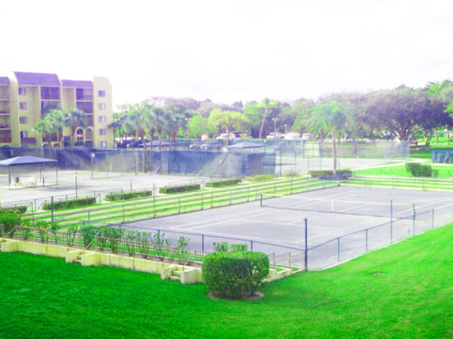 Foto del edificio - 2794 Tennis Club Dr