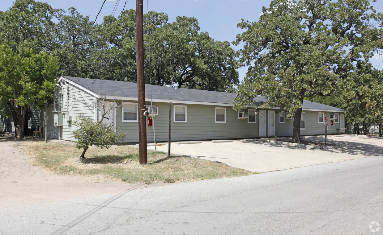 Primary Photo - 500 Foch St