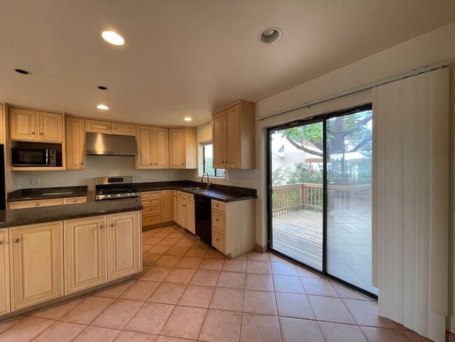 Building Photo - 2134 Candelero St