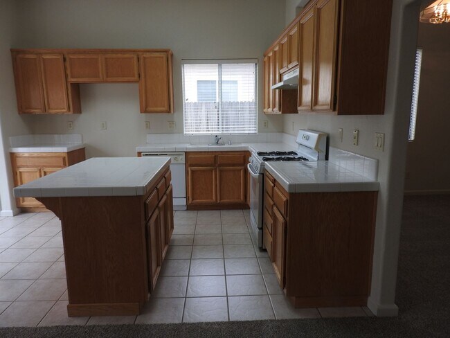 Foto del edificio - Cresleigh near Wild Life Preserve 3 Bedroom + Den!!