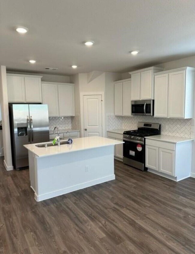 Building Photo - 31138 Myers Hvn Ln