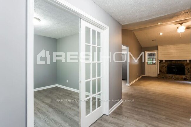 Foto del edificio - 7365 Chilton Ln