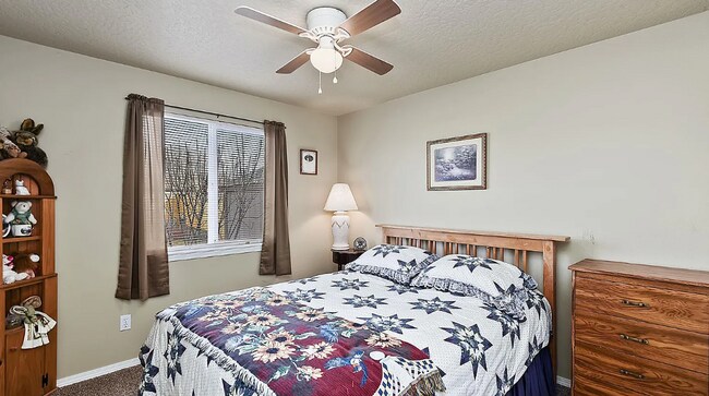 Foto del edificio - 928 Aspen Grove St