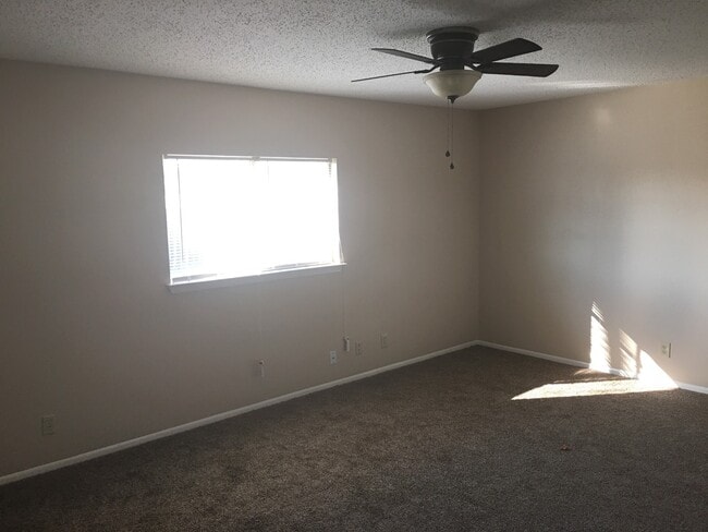 Building Photo - 8251 Sunshine Trail Dr