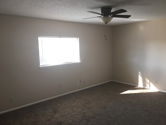 Foto del edificio - 8251 Sunshine Trail Dr