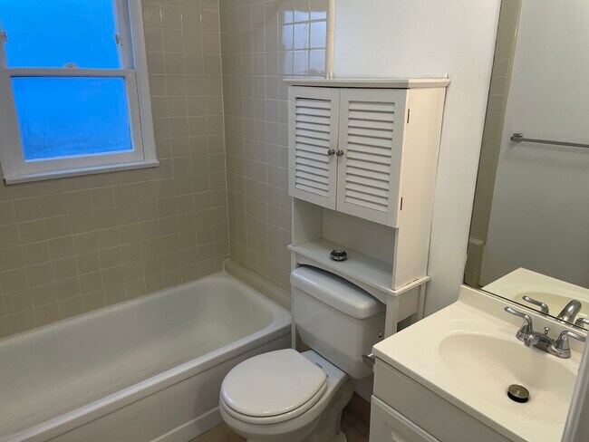 Foto del edificio - 10577-10579 Ashton Ave