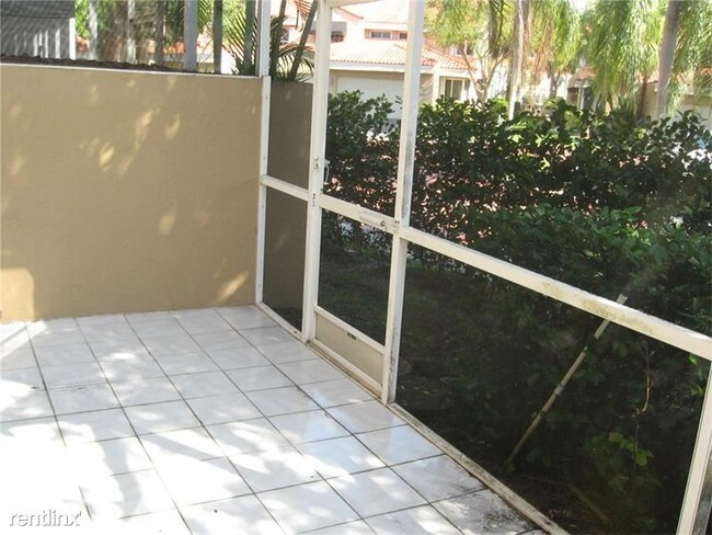 Foto del edificio - 610 N University Dr