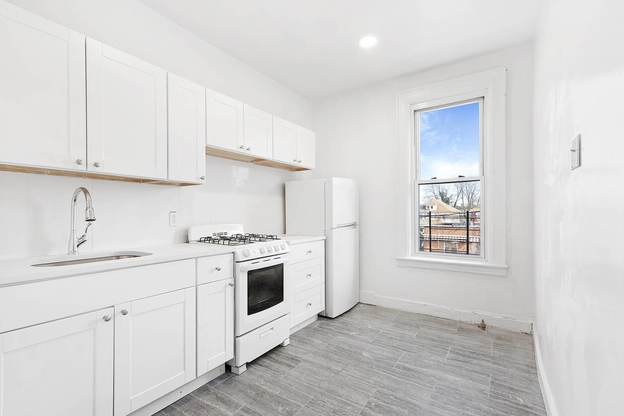 Primary Photo - 295 E 38th St