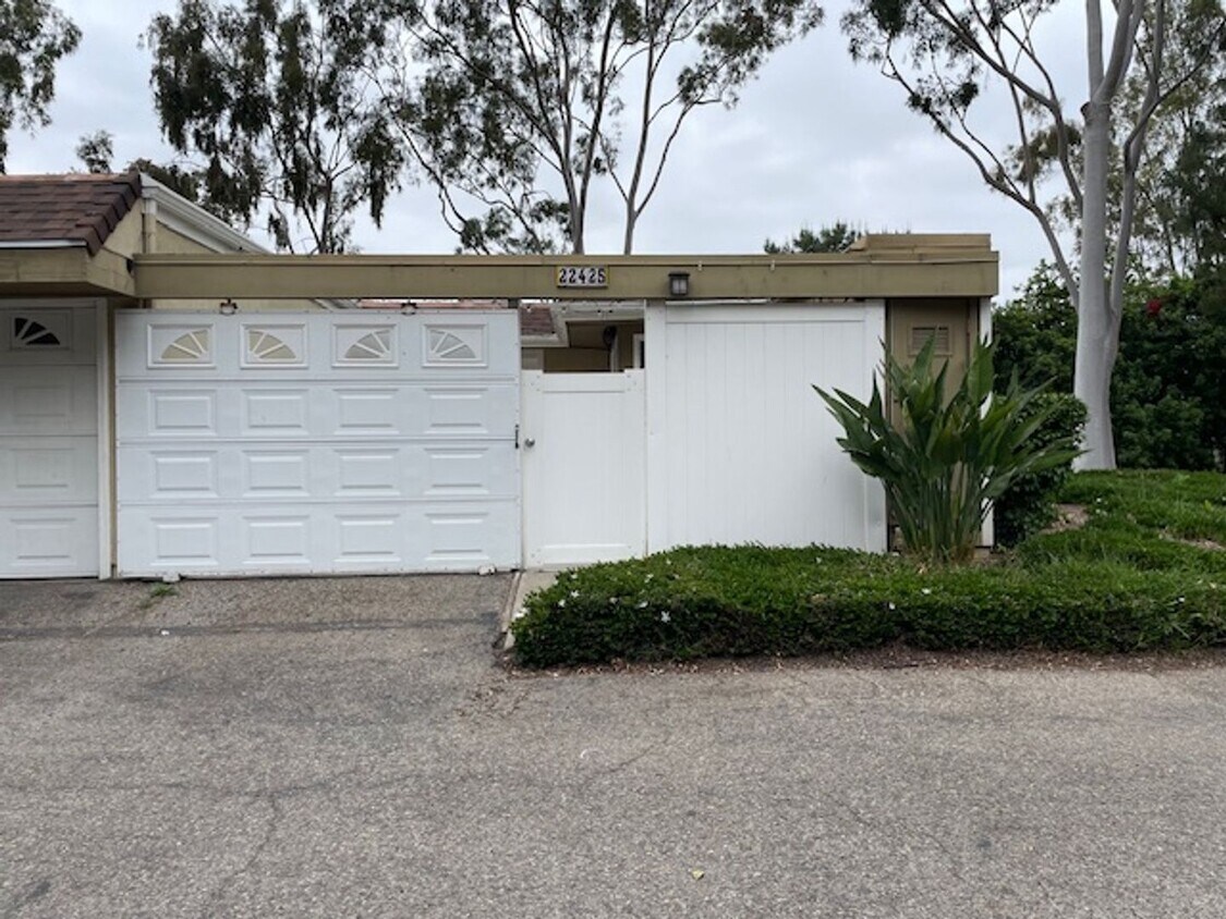 Primary Photo - Renovated Townhome in the Laguna Hills