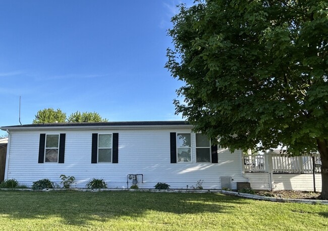 Building Photo - 649 Bluebird Cir