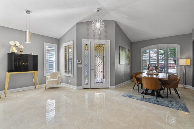 Foto del edificio - Beautiful 4-Bedroom Pool Home in the Heart of Westchase