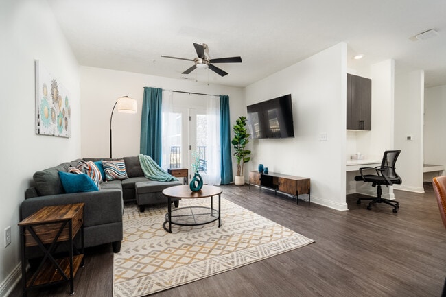 Building Photo - 5861 Royal Ln