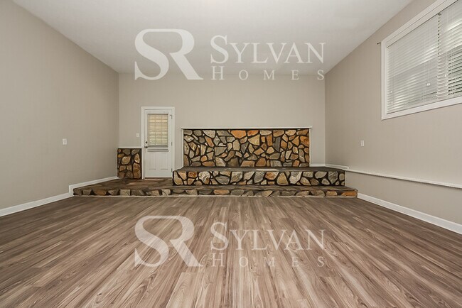 Building Photo - Spacious 3BR Home Awaits You!