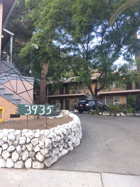 Building Photo - 3935 Vineland Ave