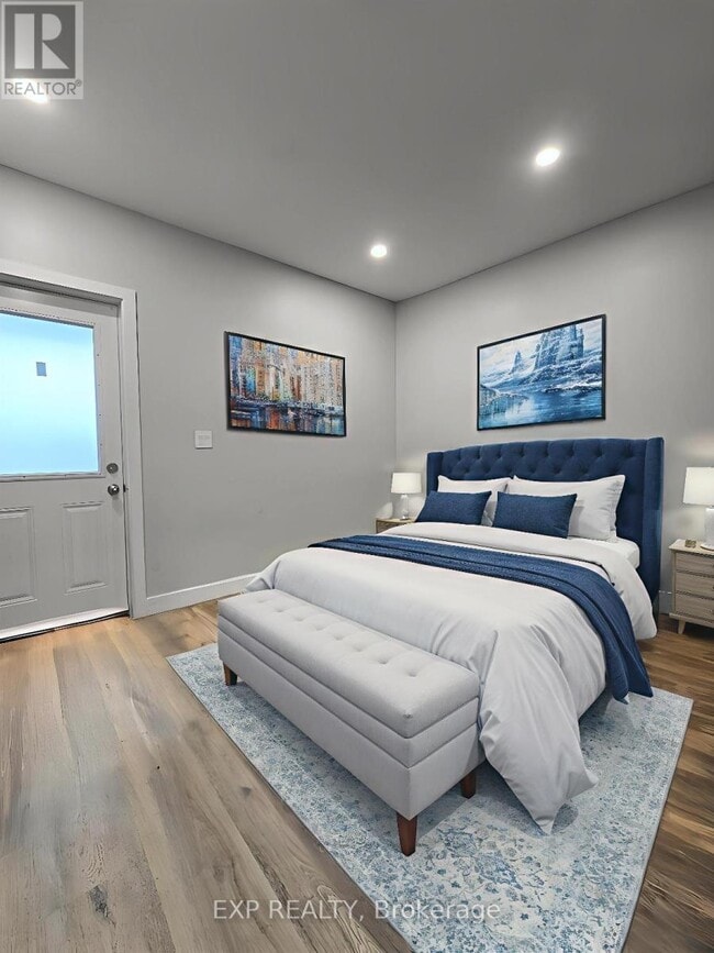 Building Photo - 104 Wellington St N