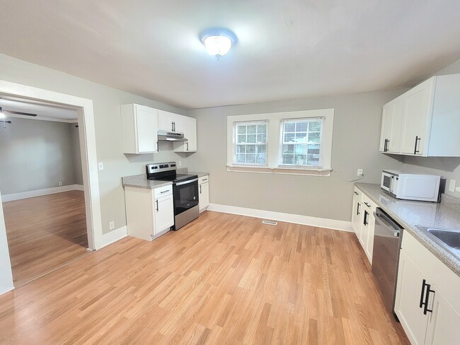 Building Photo - 5 Kennemore Rd