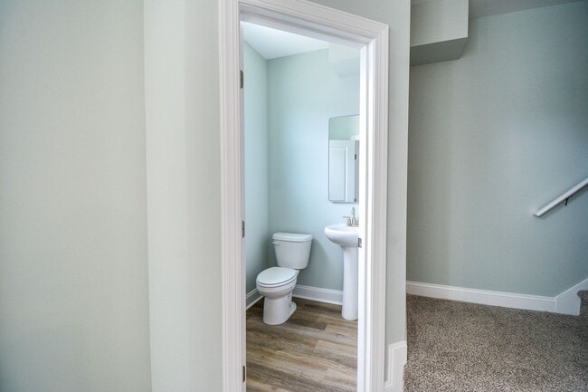 Foto del edificio - New END UNIT Townhome with Pond View and D...