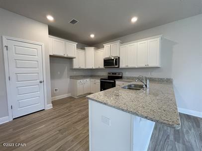 Building Photo - 548 Cove Villa St