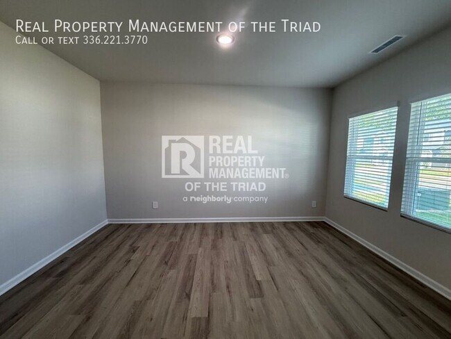 Foto del edificio - 2215 Cherry Crk Rd