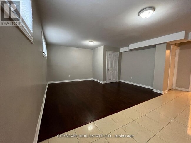 Building Photo - 2 Leslie St