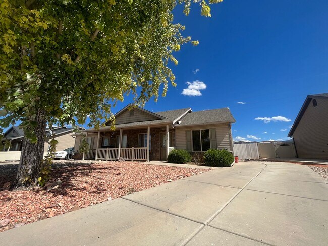 Foto del edificio - Pet Friendly Duplex in Cedar City!!!!